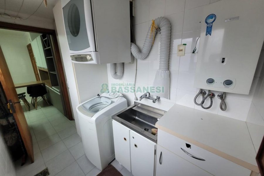 Apto Mobiliado com 80m², 2 dormitórios, 1 vaga, no bairro Centro em Caxias do Sul para Alugar