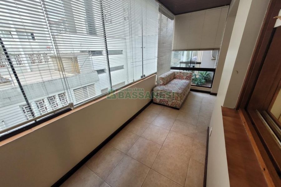 Apto Mobiliado com 80m², 2 dormitórios, 1 vaga, no bairro Centro em Caxias do Sul para Alugar