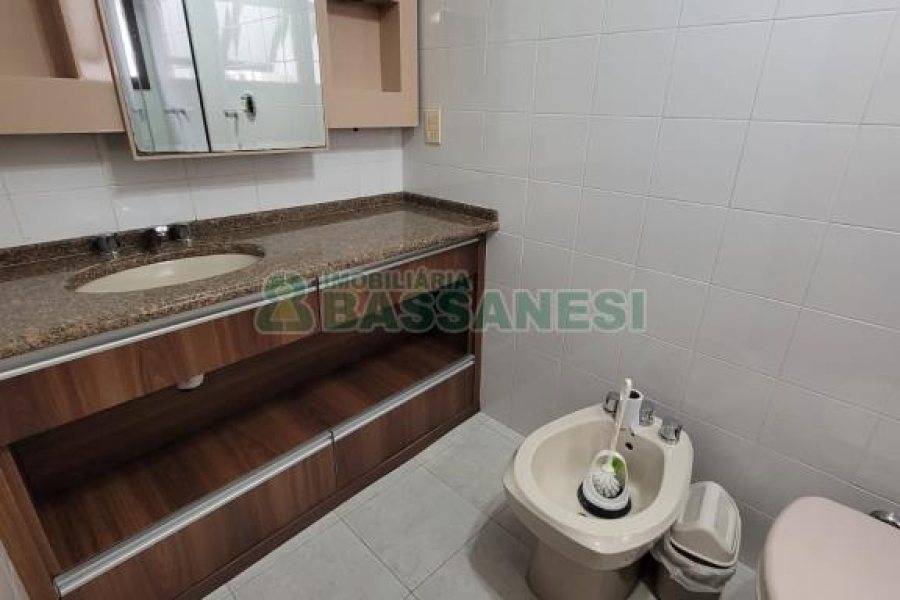 Apto Mobiliado com 80m², 2 dormitórios, 1 vaga, no bairro Centro em Caxias do Sul para Alugar