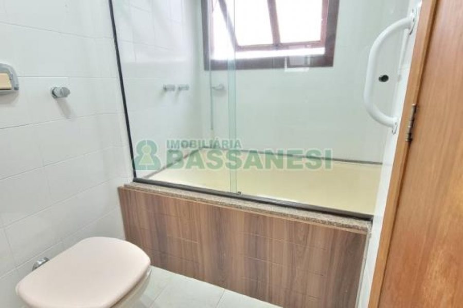 Apto Mobiliado com 80m², 2 dormitórios, 1 vaga, no bairro Centro em Caxias do Sul para Alugar