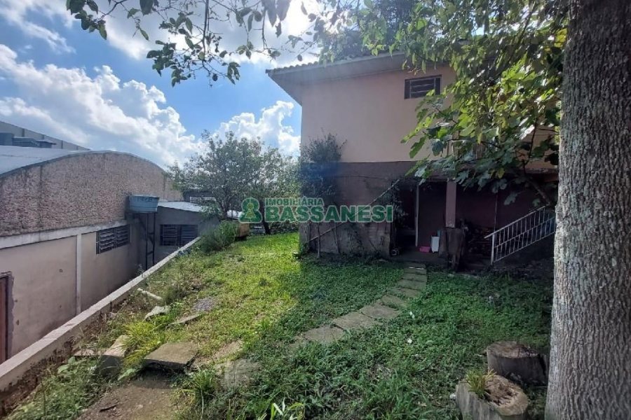Casa Mobiliada com 157m², 2 dormitórios, no bairro Santa Catarina em Caxias do Sul para Comprar