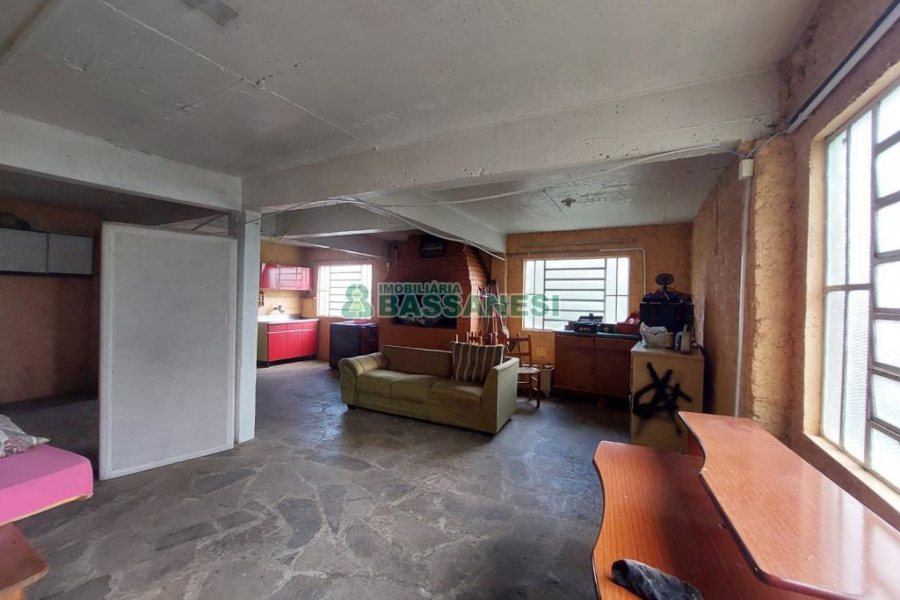 Casa Mobiliada com 157m², 2 dormitórios, no bairro Santa Catarina em Caxias do Sul para Comprar