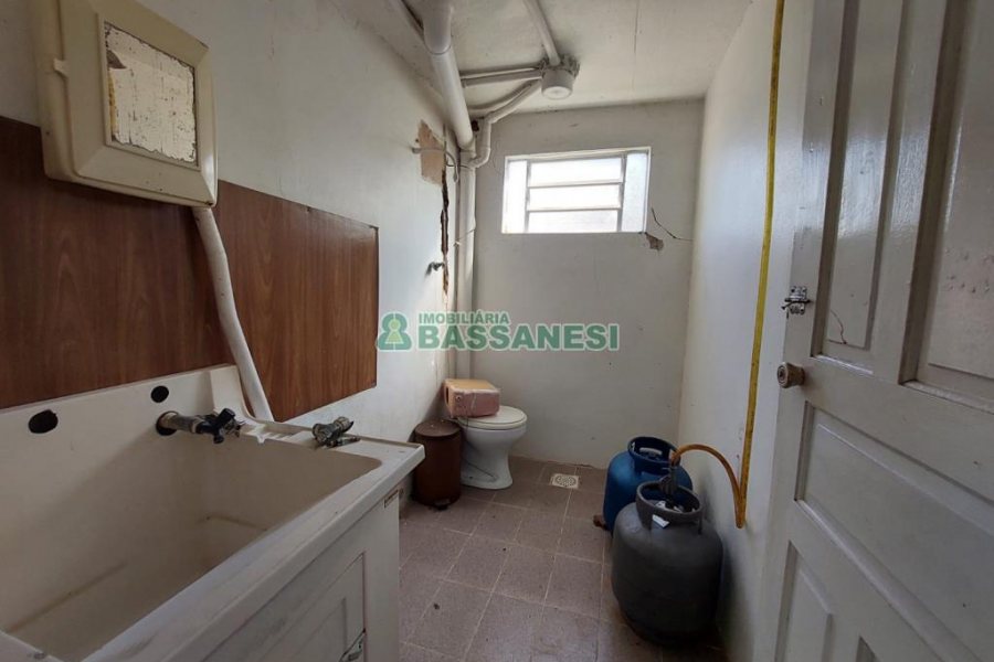 Casa Mobiliada com 157m², 2 dormitórios, no bairro Santa Catarina em Caxias do Sul para Comprar