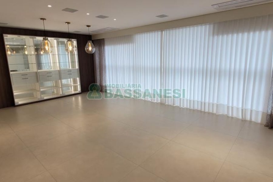 Apartamento com 178m², 2 dormitórios, 3 vagas, no bairro Centro em Caxias do Sul para Comprar