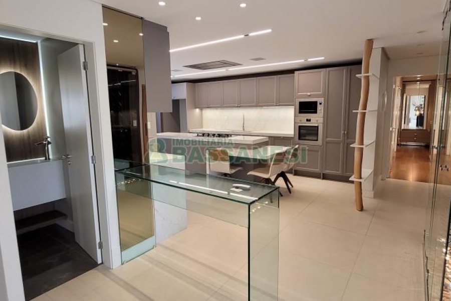 Apartamento com 178m², 2 dormitórios, 3 vagas, no bairro Centro em Caxias do Sul para Comprar