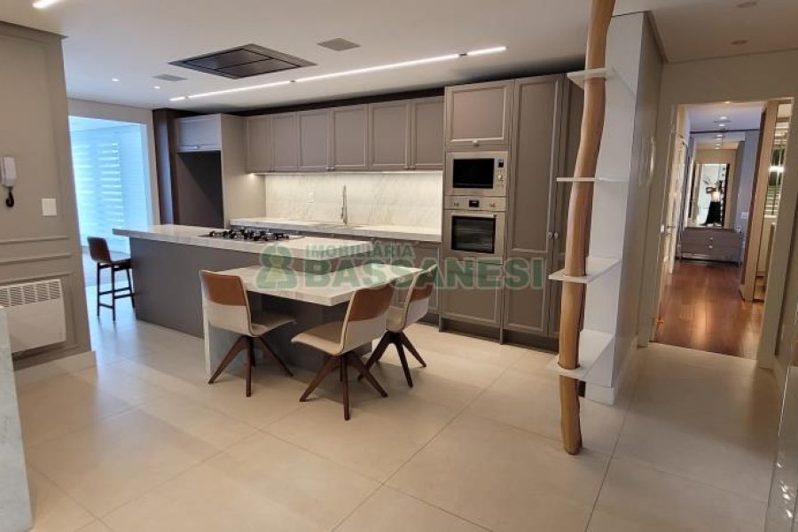 Apartamento com 178m², 2 dormitórios, 3 vagas, no bairro Centro em Caxias do Sul para Comprar