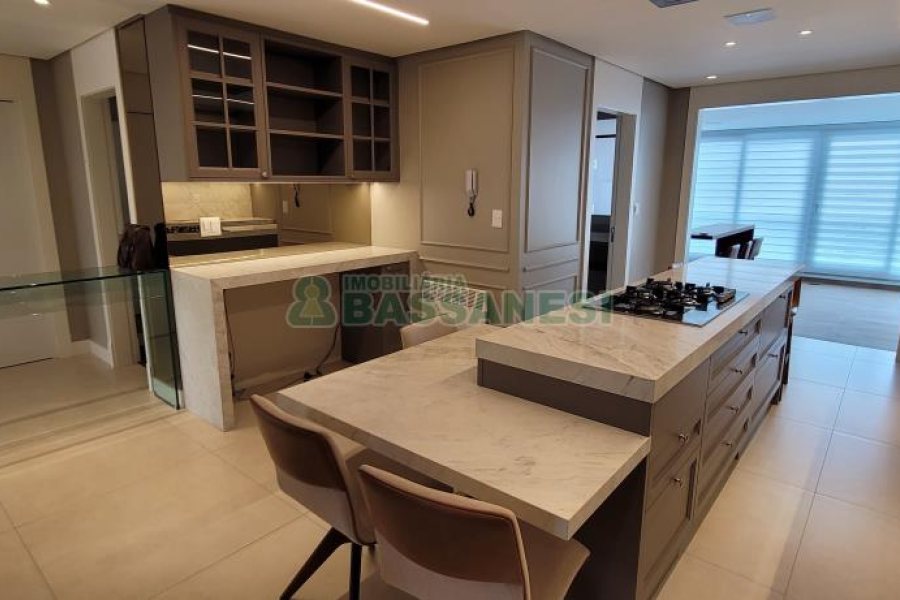 Apartamento com 178m², 2 dormitórios, 3 vagas, no bairro Centro em Caxias do Sul para Comprar