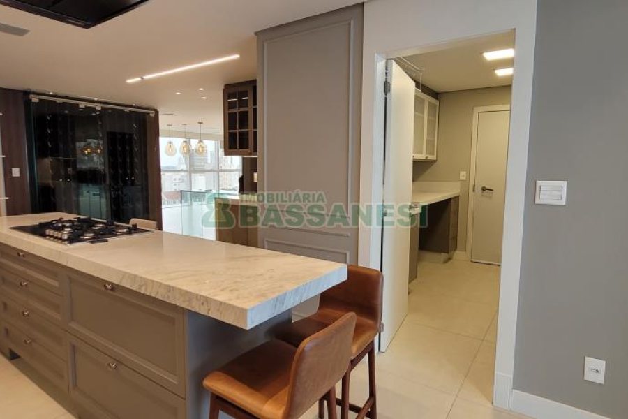 Apartamento com 178m², 2 dormitórios, 3 vagas, no bairro Centro em Caxias do Sul para Comprar