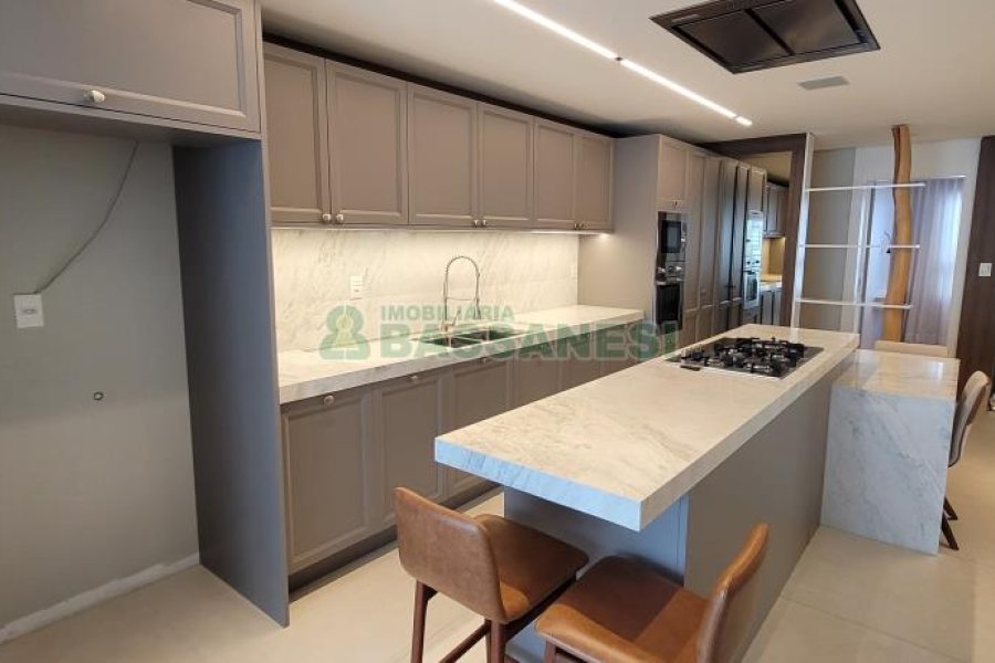 Apartamento com 178m², 2 dormitórios, 3 vagas, no bairro Centro em Caxias do Sul para Comprar