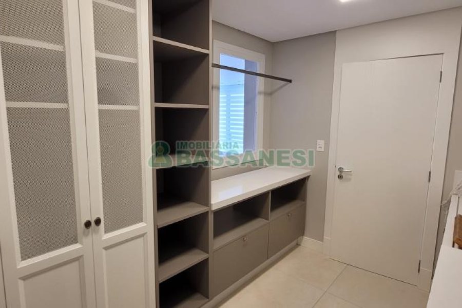 Apartamento com 178m², 2 dormitórios, 3 vagas, no bairro Centro em Caxias do Sul para Comprar