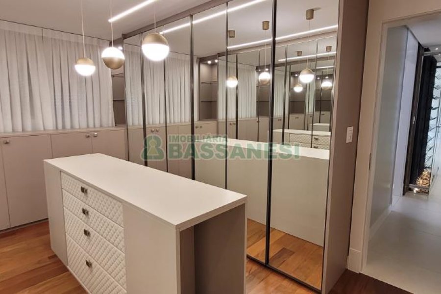 Apartamento com 178m², 2 dormitórios, 3 vagas, no bairro Centro em Caxias do Sul para Comprar