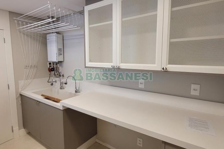 Apartamento com 178m², 2 dormitórios, 3 vagas, no bairro Centro em Caxias do Sul para Comprar