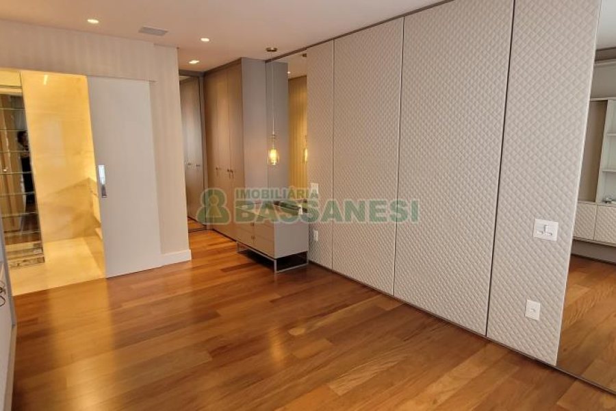 Apartamento com 178m², 2 dormitórios, 3 vagas, no bairro Centro em Caxias do Sul para Comprar