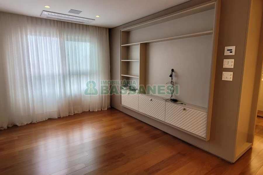 Apartamento com 178m², 2 dormitórios, 3 vagas, no bairro Centro em Caxias do Sul para Comprar