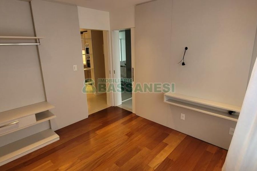Apartamento com 178m², 2 dormitórios, 3 vagas, no bairro Centro em Caxias do Sul para Comprar