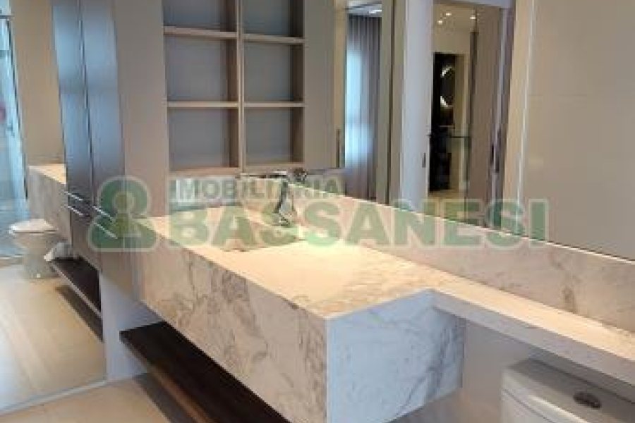 Apartamento com 178m², 2 dormitórios, 3 vagas, no bairro Centro em Caxias do Sul para Comprar