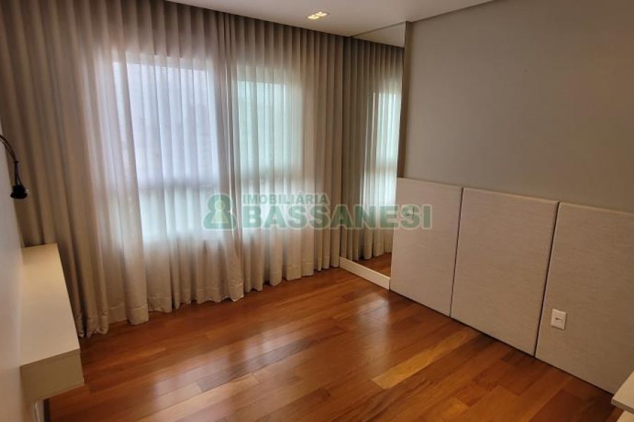 Apartamento com 178m², 2 dormitórios, 3 vagas, no bairro Centro em Caxias do Sul para Comprar