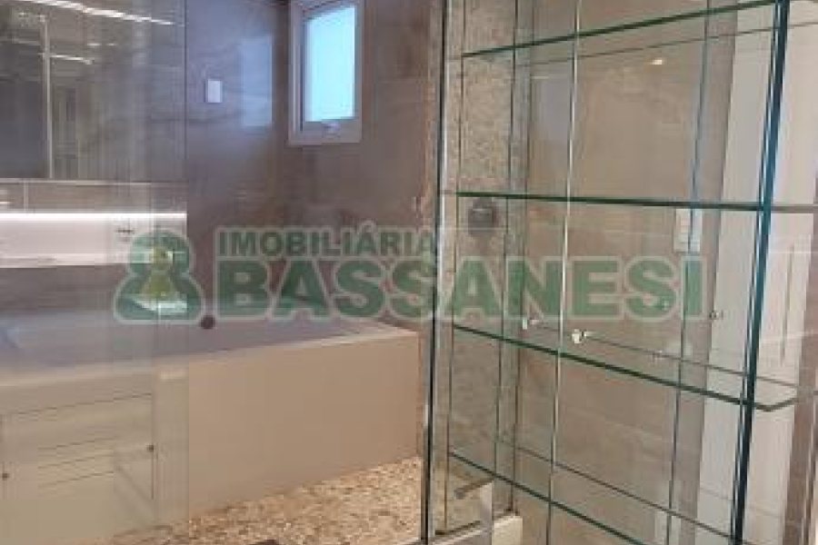 Apartamento com 178m², 2 dormitórios, 3 vagas, no bairro Centro em Caxias do Sul para Comprar