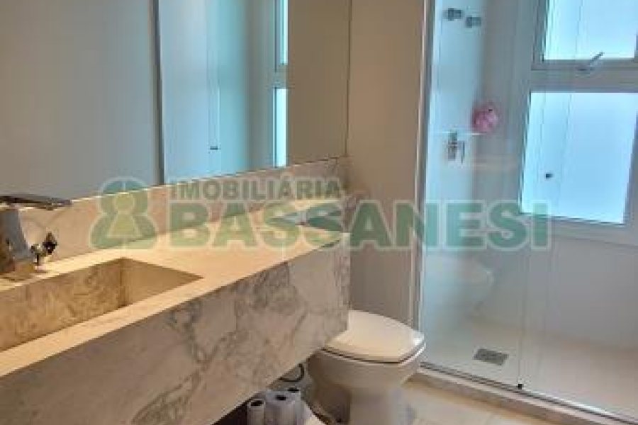 Apartamento com 178m², 2 dormitórios, 3 vagas, no bairro Centro em Caxias do Sul para Comprar