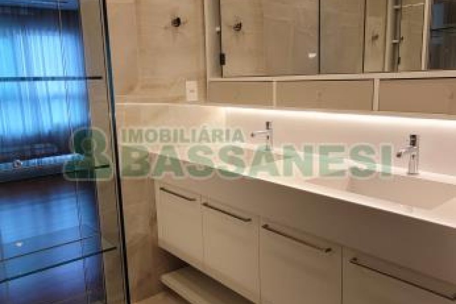 Apartamento com 178m², 2 dormitórios, 3 vagas, no bairro Centro em Caxias do Sul para Comprar