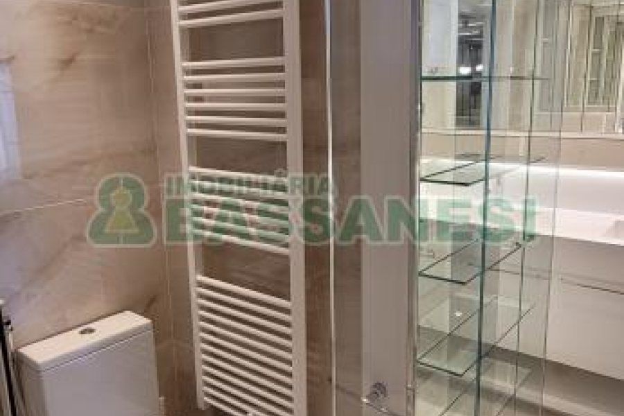 Apartamento com 178m², 2 dormitórios, 3 vagas, no bairro Centro em Caxias do Sul para Comprar