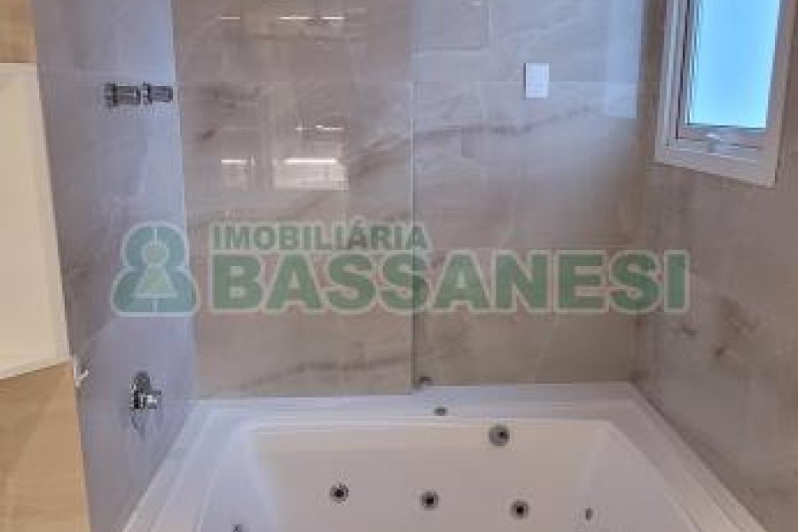 Apartamento com 178m², 2 dormitórios, 3 vagas, no bairro Centro em Caxias do Sul para Comprar