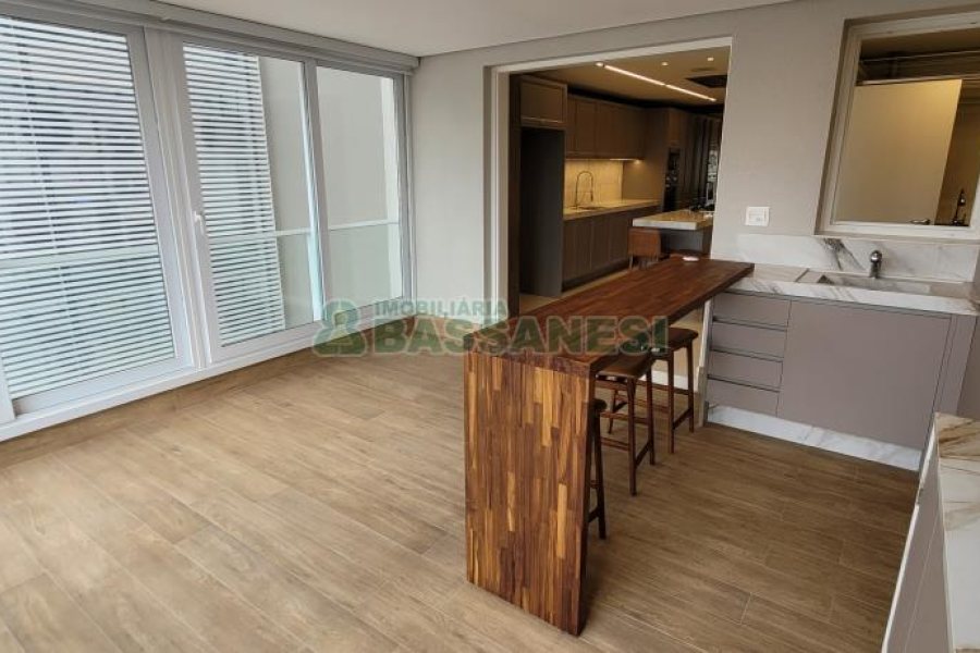 Apartamento com 178m², 2 dormitórios, 3 vagas, no bairro Centro em Caxias do Sul para Comprar