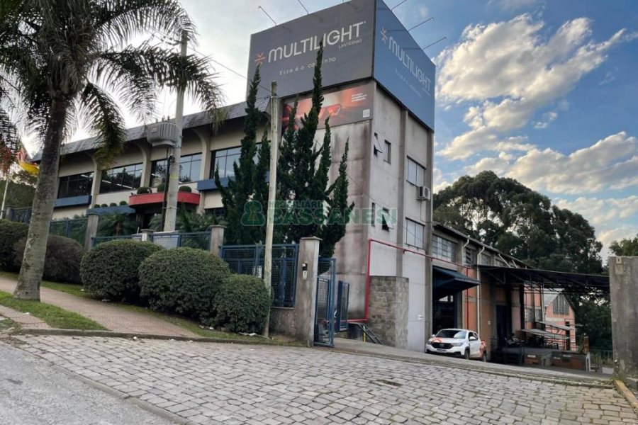 Pavilhão com 811m², no bairro Industrial em Caxias do Sul para Alugar