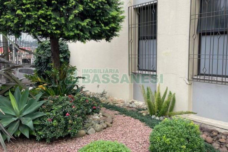 Casa com 157m², 3 dormitórios, 8 vagas, no bairro Pio X em Caxias do Sul para Comprar