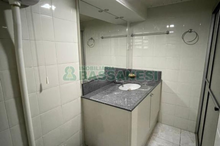 Casa com 157m², 3 dormitórios, 8 vagas, no bairro Pio X em Caxias do Sul para Comprar