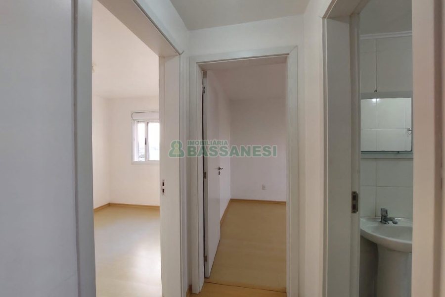 Apartamento com 60m², 2 dormitórios, 1 vaga, no bairro Planalto em Caxias do Sul para Alugar
