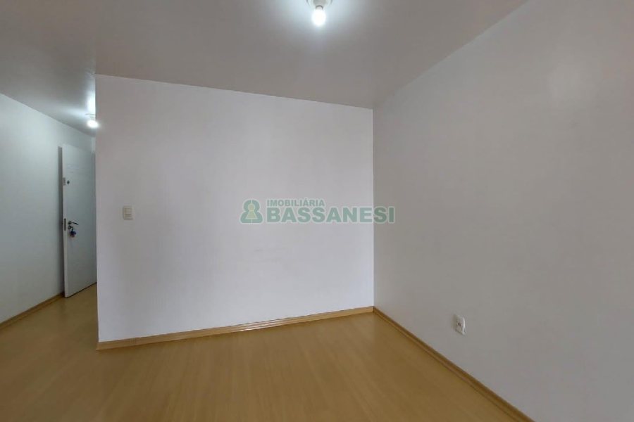 Apartamento com 60m², 2 dormitórios, 1 vaga, no bairro Planalto em Caxias do Sul para Alugar