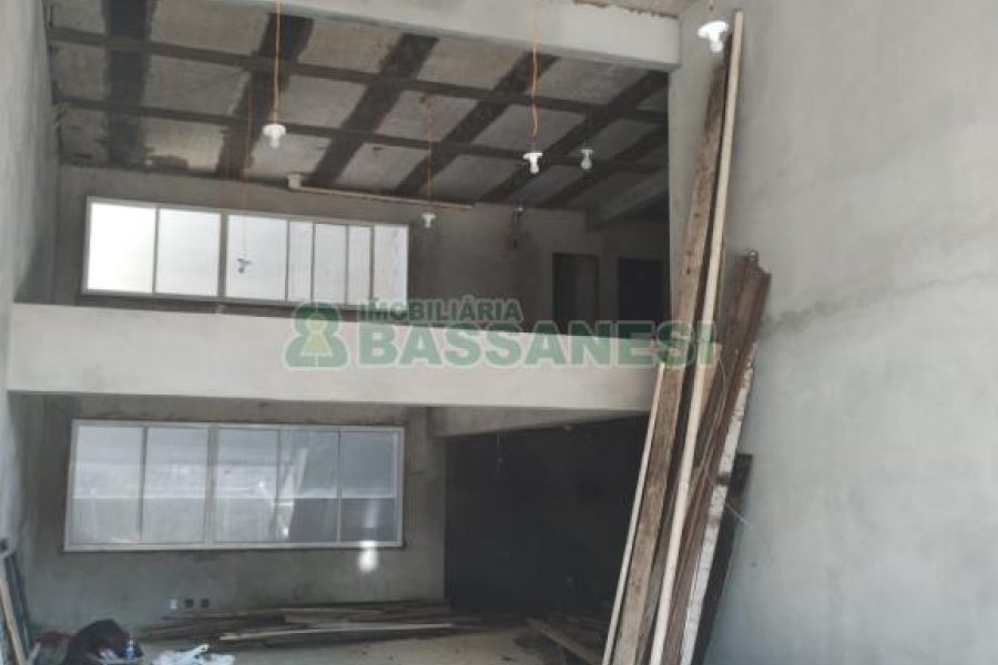 Loja com 160m², 1 vaga, no bairro Exposição em Caxias do Sul para Alugar