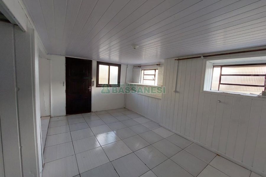 Casa com 54m², 2 dormitórios, no bairro Cinqüentenário em Caxias do Sul para Alugar
