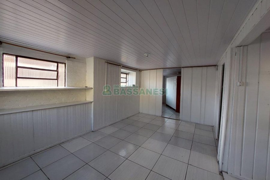 Casa com 54m², 2 dormitórios, no bairro Cinqüentenário em Caxias do Sul para Alugar
