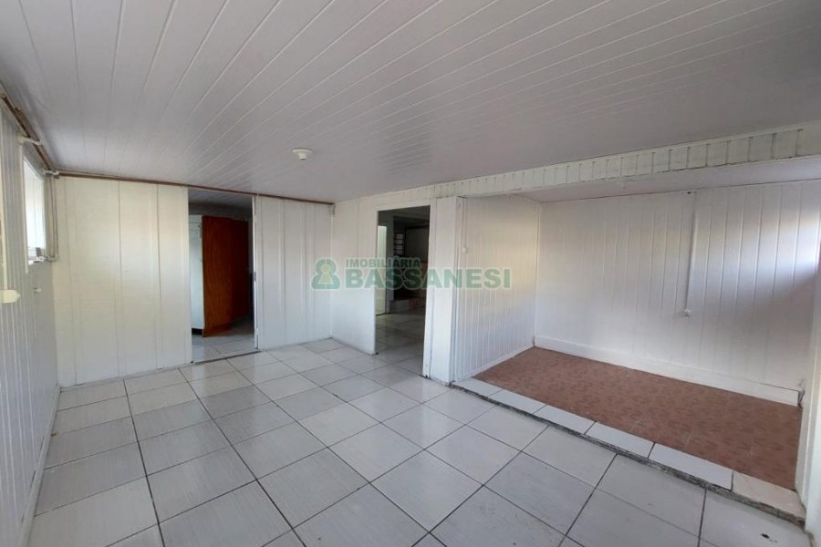 Casa com 54m², 2 dormitórios, no bairro Cinqüentenário em Caxias do Sul para Alugar