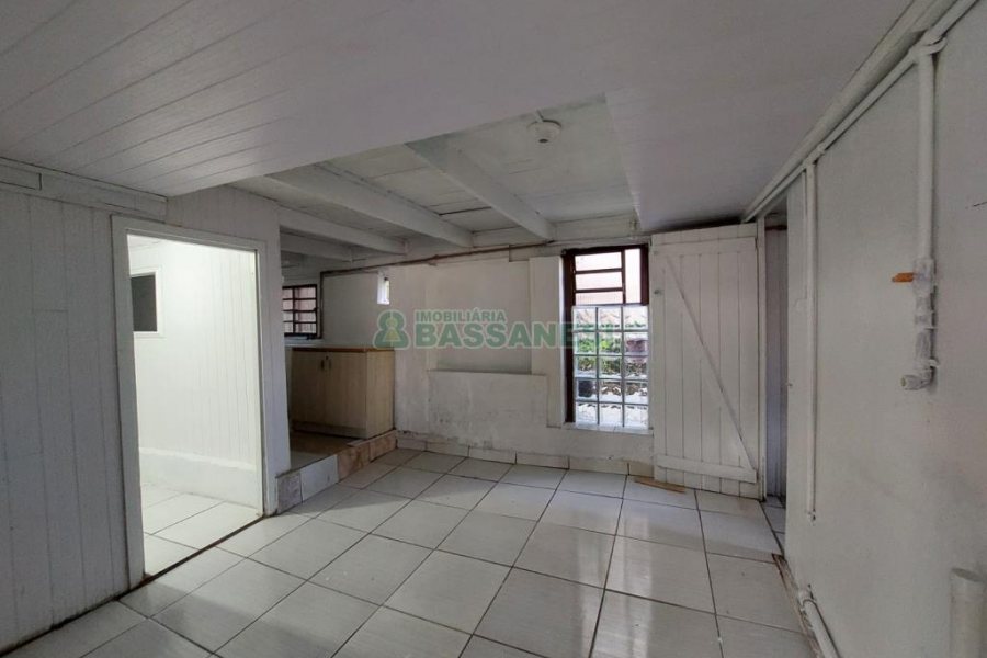 Casa com 54m², 2 dormitórios, no bairro Cinqüentenário em Caxias do Sul para Alugar