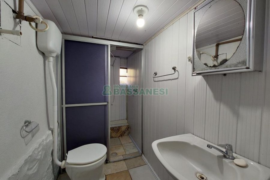 Casa com 54m², 2 dormitórios, no bairro Cinqüentenário em Caxias do Sul para Alugar