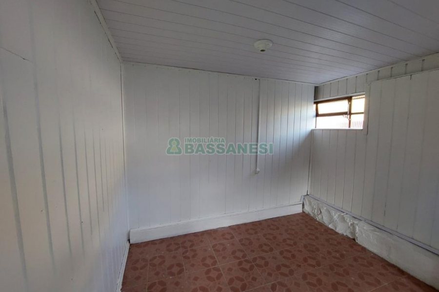 Casa com 54m², 2 dormitórios, no bairro Cinqüentenário em Caxias do Sul para Alugar