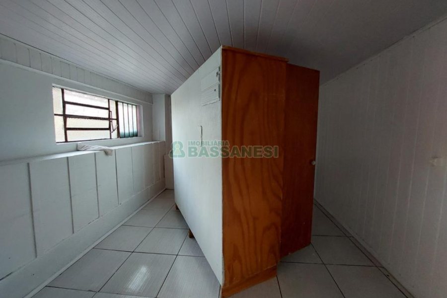 Casa com 54m², 2 dormitórios, no bairro Cinqüentenário em Caxias do Sul para Alugar