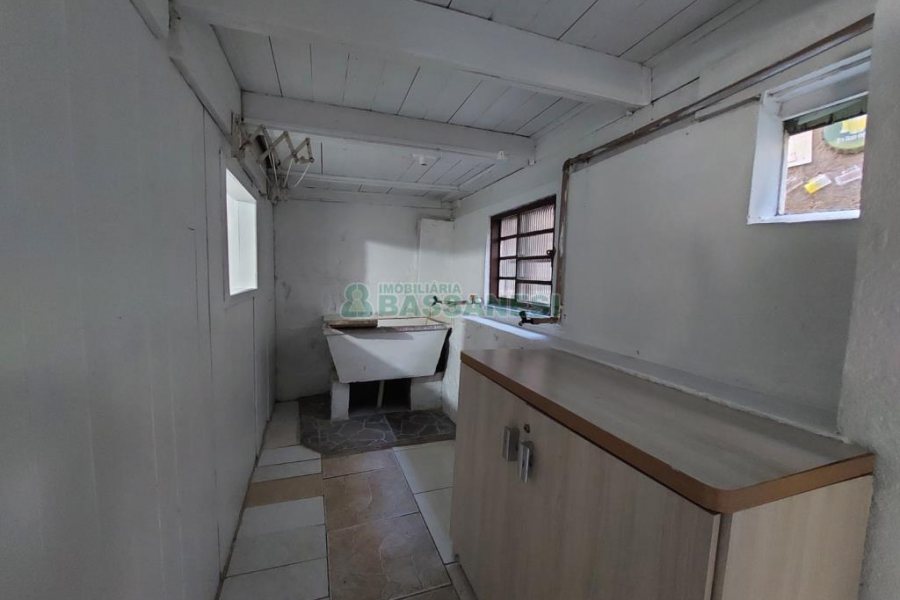 Casa com 54m², 2 dormitórios, no bairro Cinqüentenário em Caxias do Sul para Alugar
