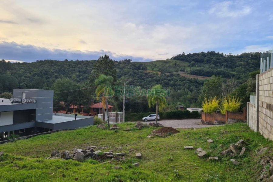 Terreno com 1230m², no bairro Linha 40 em Caxias do Sul para Comprar