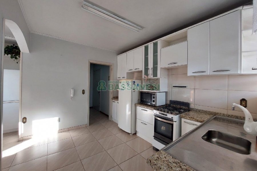 Apto Mobiliado com 107m², 3 dormitórios, 1 vaga, no bairro Rio Branco em Caxias do Sul para Alugar