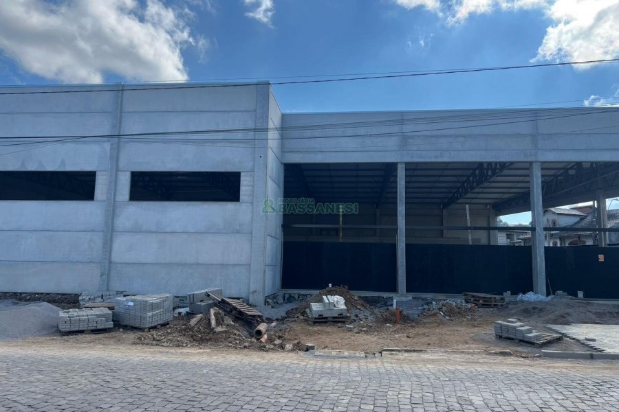 Loja com 1000m², no bairro São José em Caxias do Sul para Alugar
