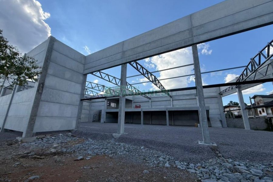 Loja com 1000m², no bairro São José em Caxias do Sul para Alugar