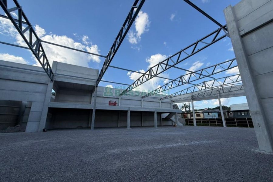 Loja com 1000m², no bairro São José em Caxias do Sul para Alugar