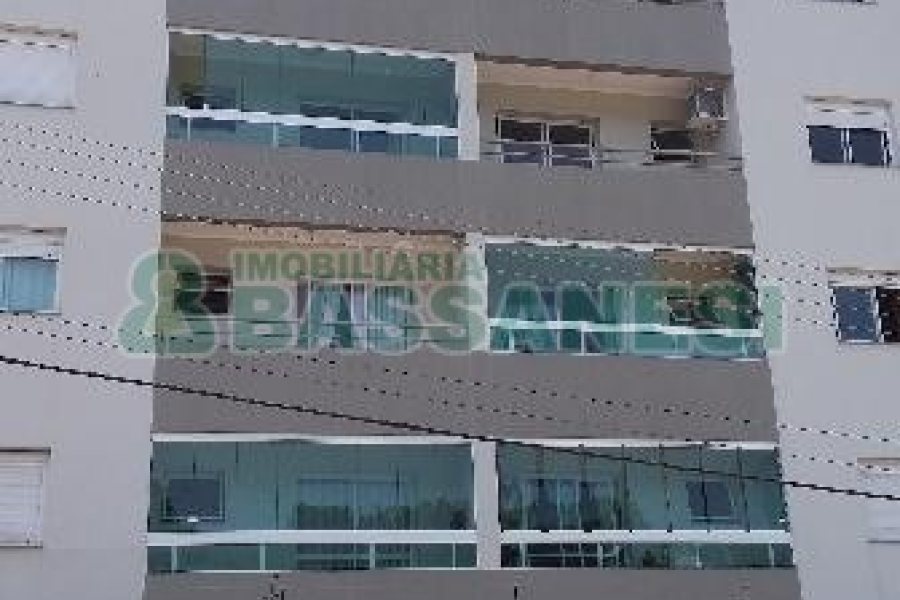 Apartamento com 72m², 2 dormitórios, 2 vagas, no bairro Salgado Filho em Caxias do Sul para Comprar