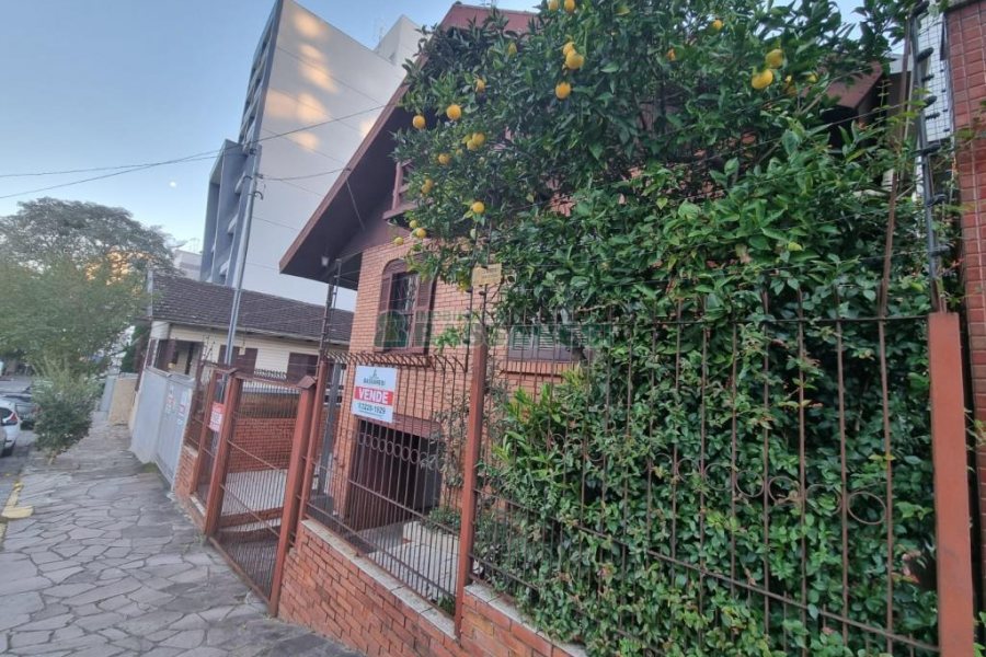 Casa com 180m², 3 dormitórios, 1 vaga, no bairro São Pelegrino em Caxias do Sul para Comprar