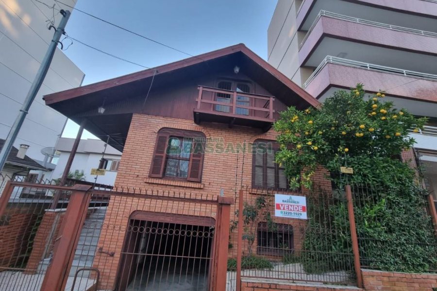 Casa com 180m², 3 dormitórios, 1 vaga, no bairro São Pelegrino em Caxias do Sul para Comprar