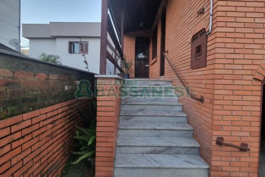 Casa com 180m², 3 dormitórios, 1 vaga, no bairro São Pelegrino em Caxias do Sul para Comprar